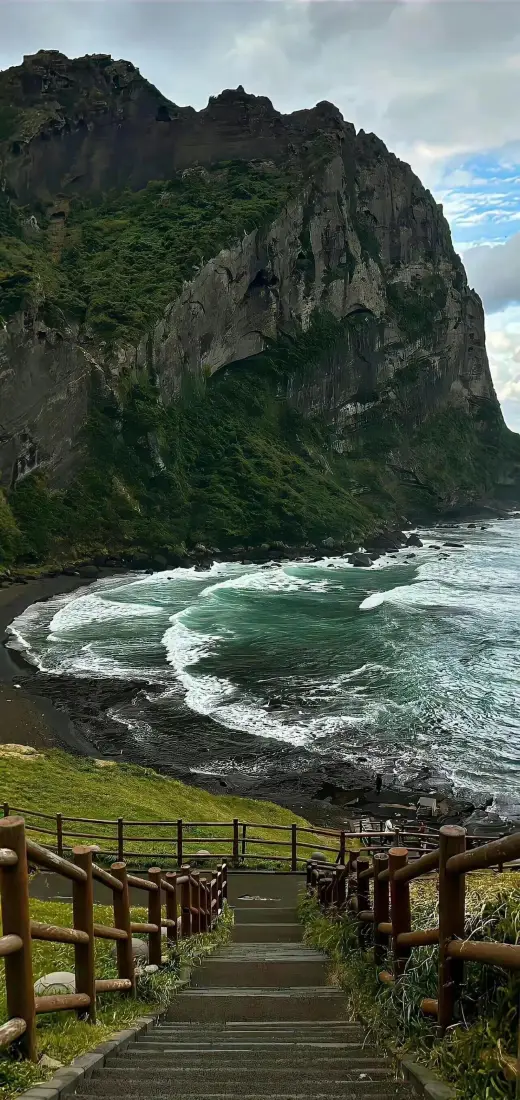悬崖海岸手机壁纸｜自然海景背景图片 - 观景木质步道「哲风壁纸」