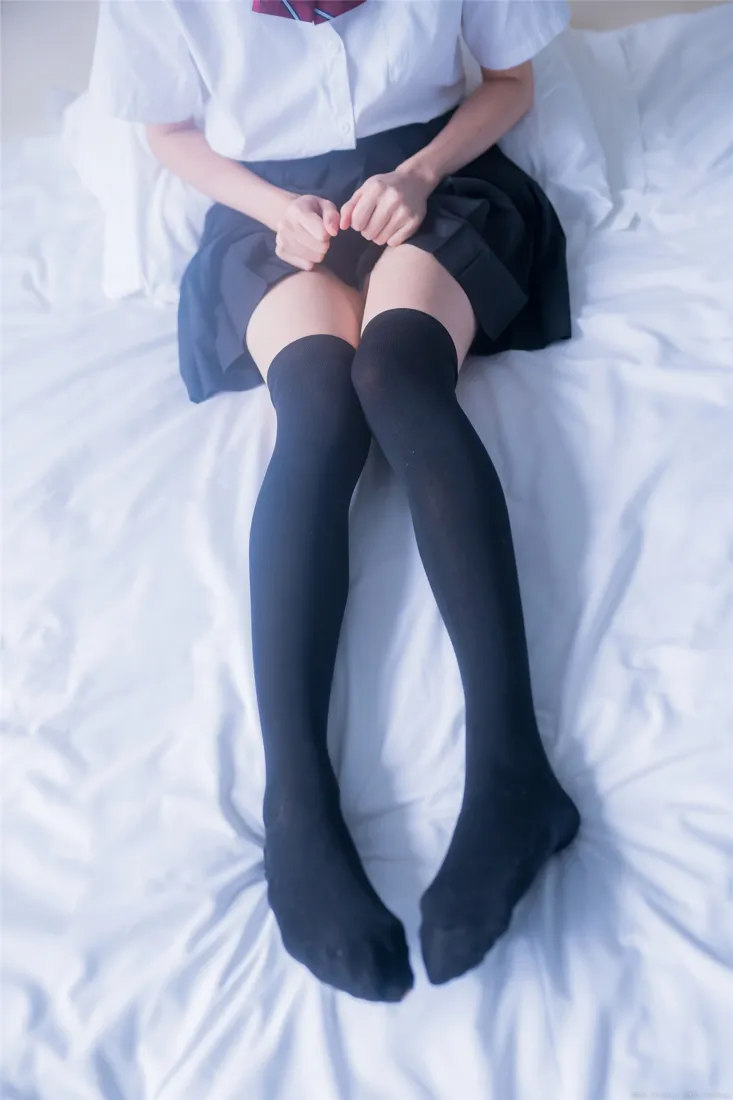 黑丝美腿手机壁纸｜卧室背景图片 - JK制服「哲风壁纸」