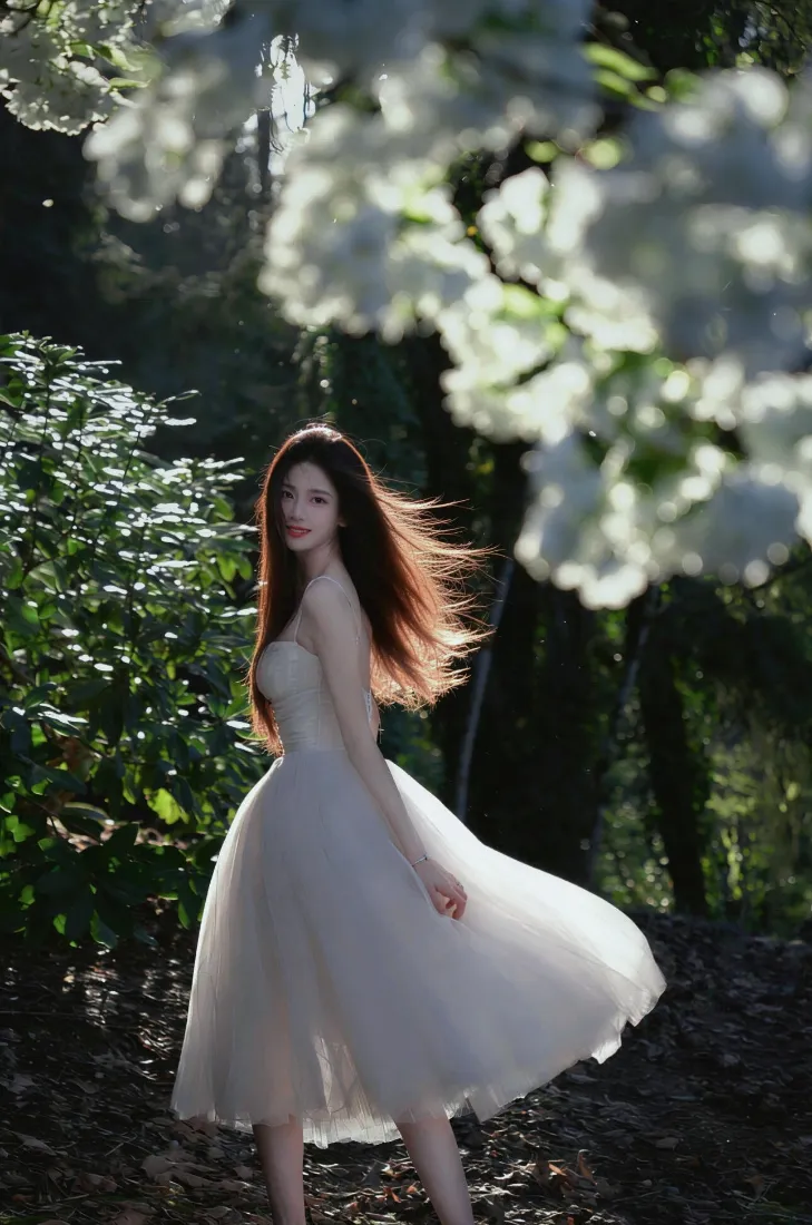 森系少女手机壁纸｜林间户外背景图片 - 氛围感「哲风壁纸」