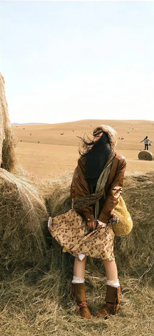 复古美女手机壁纸｜草堆背景图片 - 秋日户外「哲风壁纸」