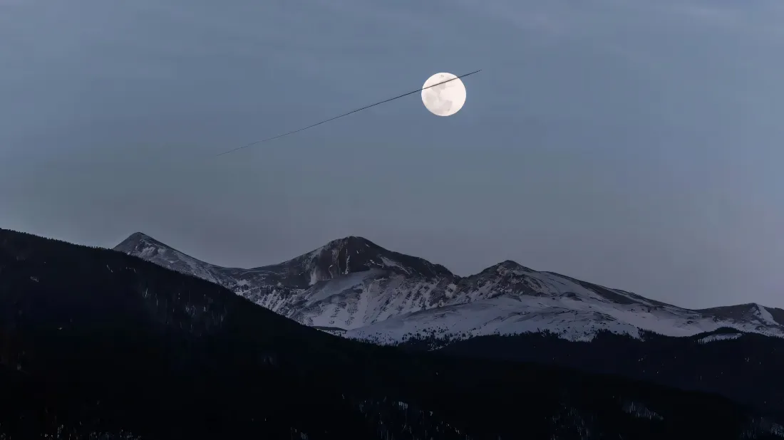 2k雪山圆月壁纸｜自然风景背景图片 - 静谧夜空「哲风壁纸」