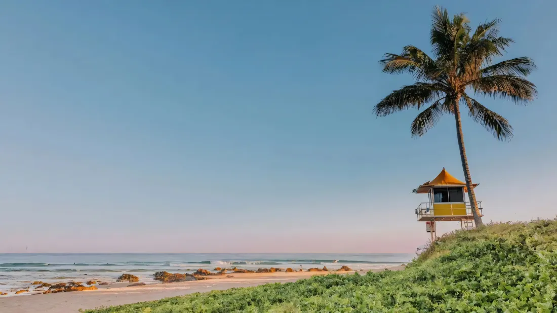 2k海边壁纸｜沙滩背景图片 - 椰树瞭望台「哲风壁纸」