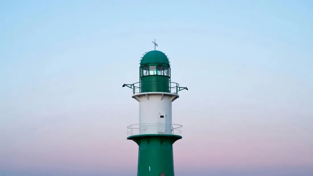 2k灯塔壁纸｜黄昏背景图片 - 渐变晴空「哲风壁纸」