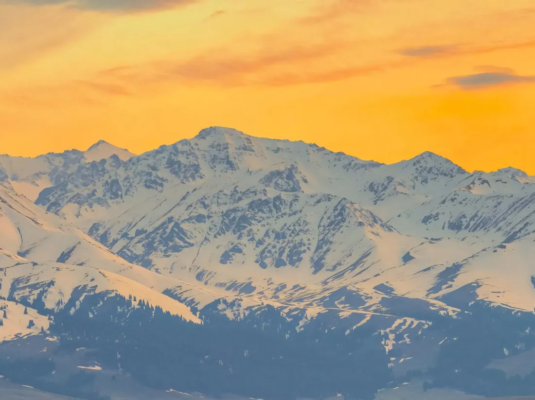 3k黄昏山峰壁纸｜自然风景背景图片 - 暖调远山「哲风壁纸」