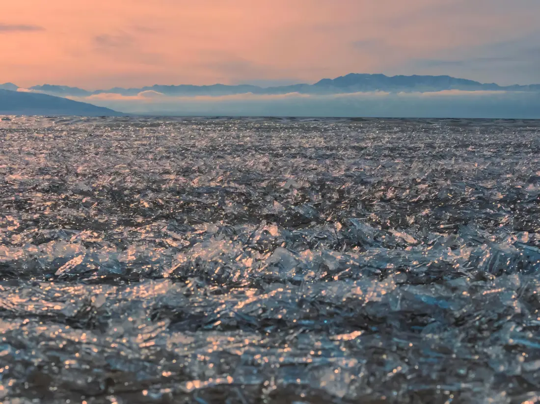 3k碎石湖畔日落壁纸｜自然风景背景图片 - 远山「哲风壁纸」