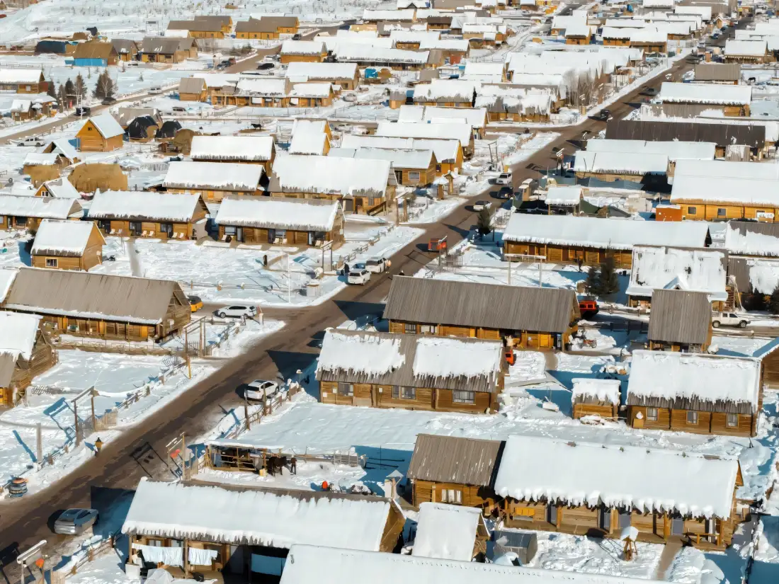 3k雪景壁纸｜雪地背景图片 - 木屋村落「哲风壁纸」