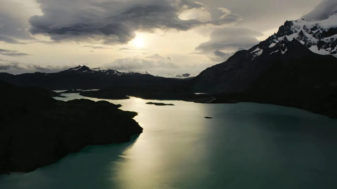 3k雪山山峰壁纸｜自然背景图片 - 静谧湖水「哲风壁纸」