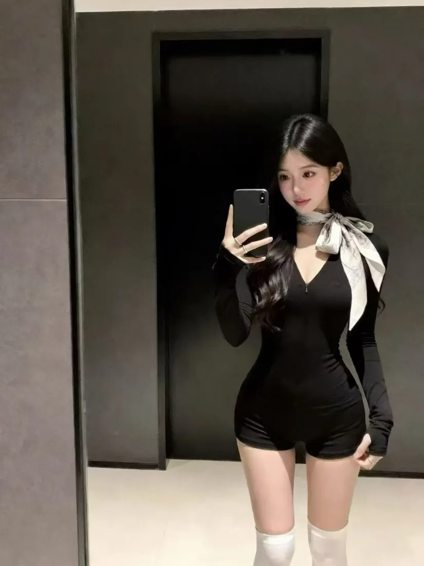 性感美女手机壁纸｜对镜自拍背景图片 - 简约室内「哲风壁纸」