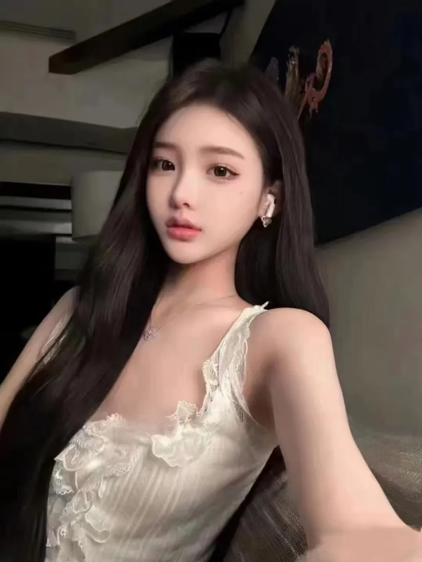 长发美女手机壁纸｜居家室内背景图片 - 纯欲甜妹「哲风壁纸」