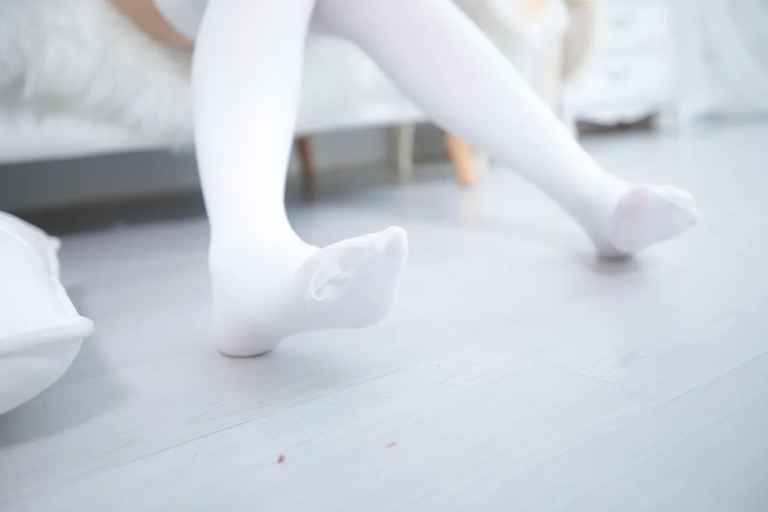 3k雷姆cos壁纸｜室内背景图片 - 白丝「哲风壁纸」