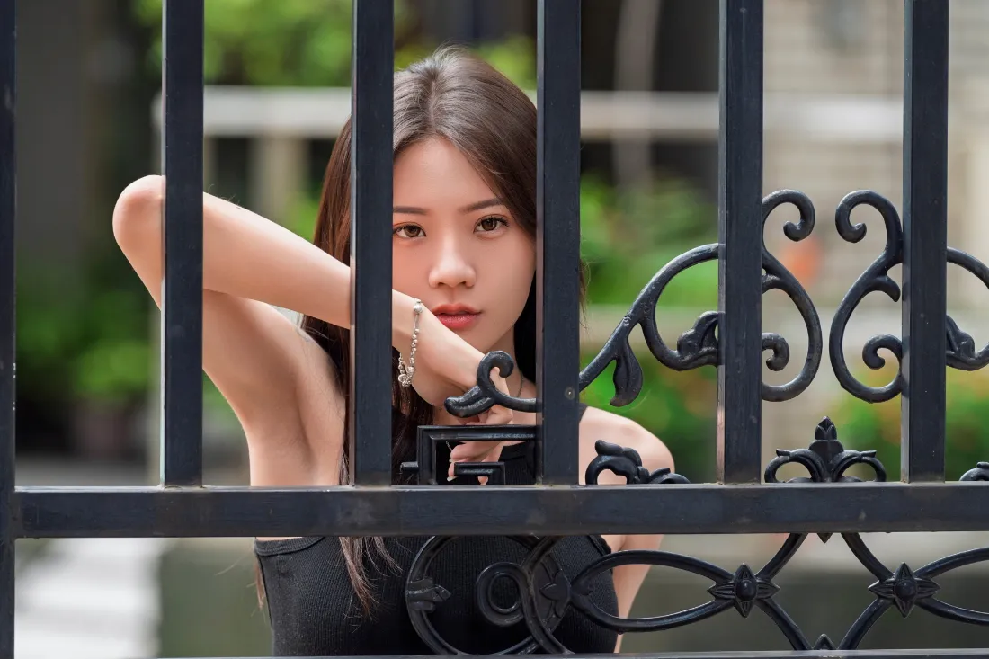 2k街头美女壁纸｜户外背景图片 - 高清精选「哲风壁纸」