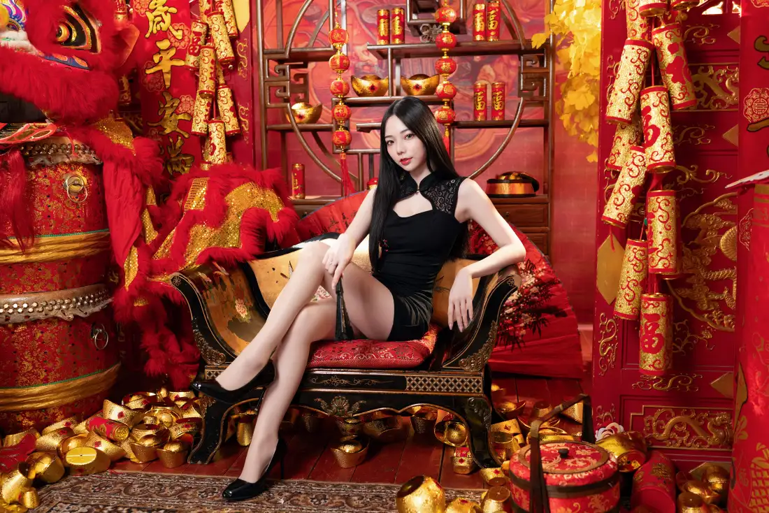 4k新年壁纸｜国潮背景图片 - 黑旗袍美女「哲风壁纸」