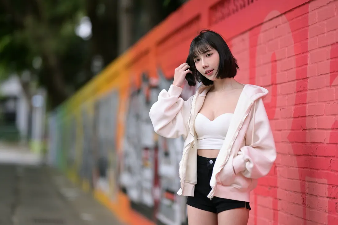 2k短发少女壁纸｜街头背景图片 - 精选「哲风壁纸」