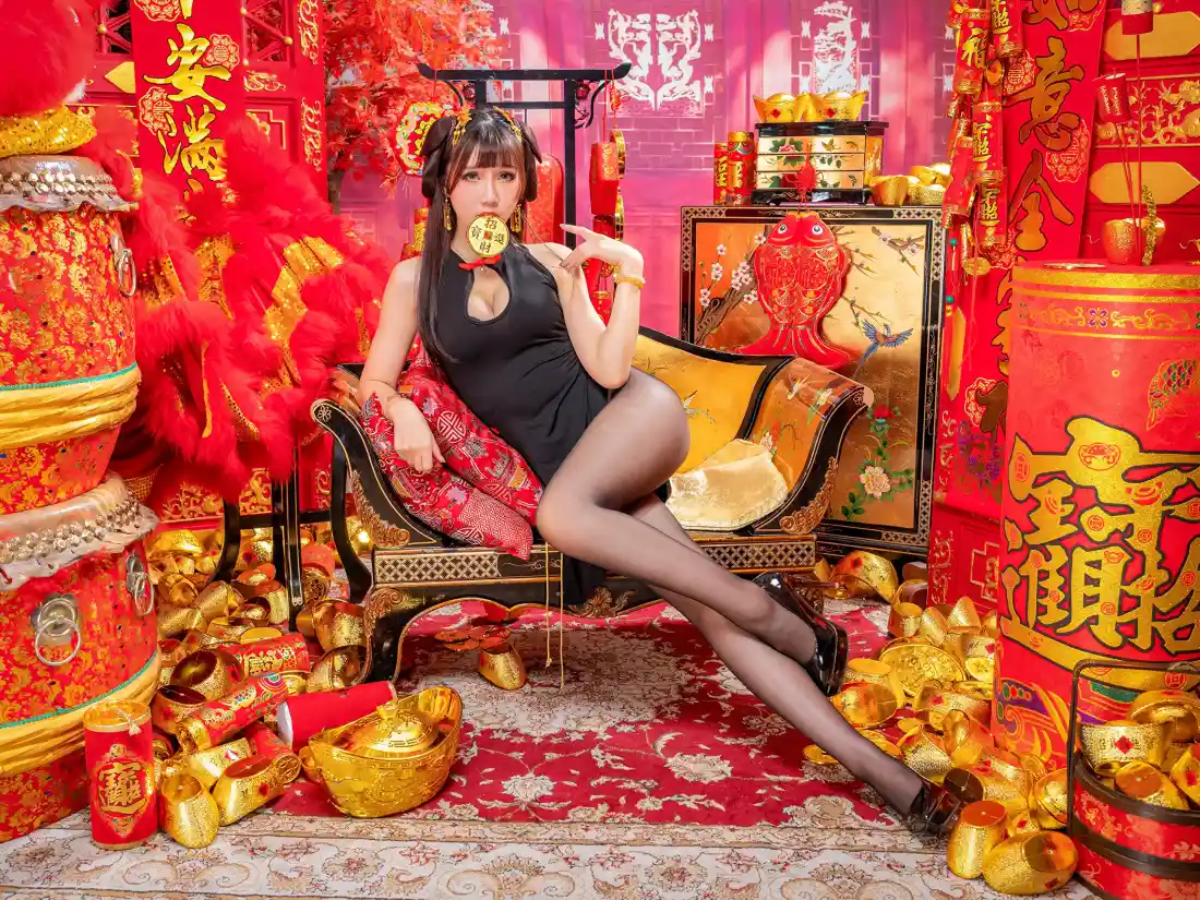 3k新年招财壁纸｜红色喜庆背景图片 - 旗袍cos「哲风壁纸」