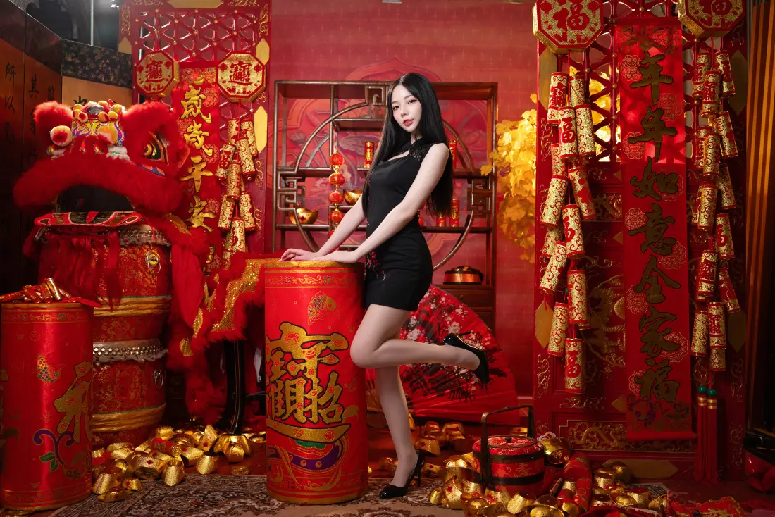 4k新年美女壁纸｜红色喜庆背景图片 - 招财「哲风壁纸」