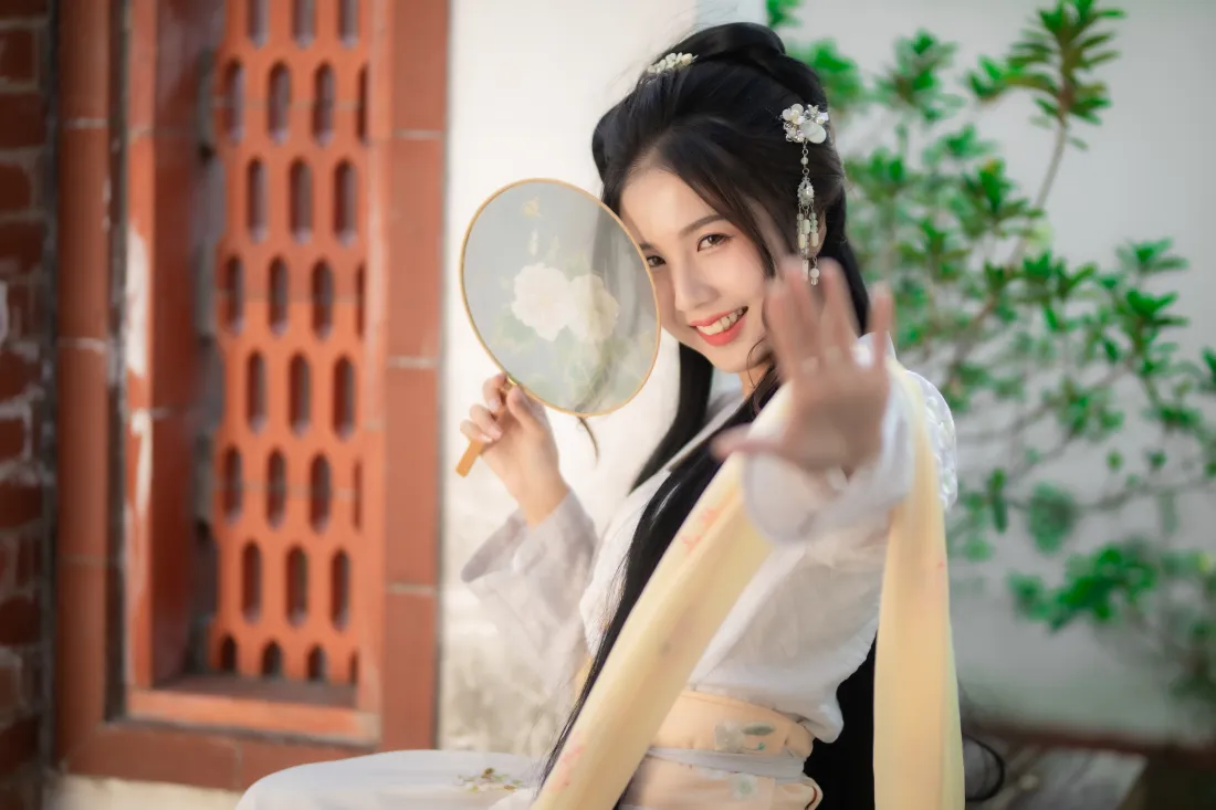 7k古风壁纸｜中式庭院背景图片 - 温婉汉服少女「哲风壁纸」