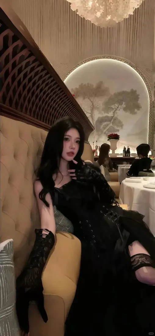 黑衣美女手机壁纸｜宫殿风背景图片 - 轻奢餐厅「哲风壁纸」