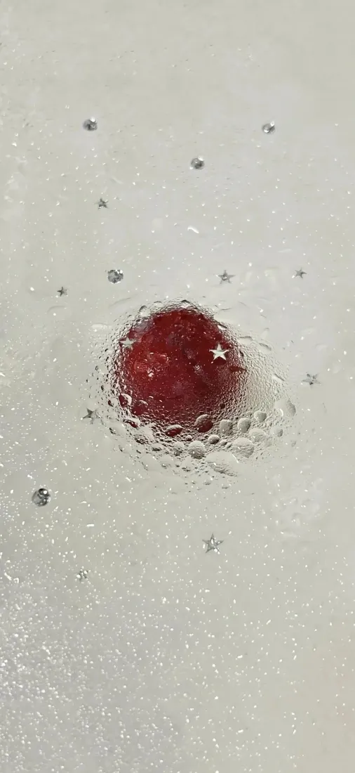 红色苹果手机壁纸｜朦胧背景图片 - 简约质感「哲风壁纸」