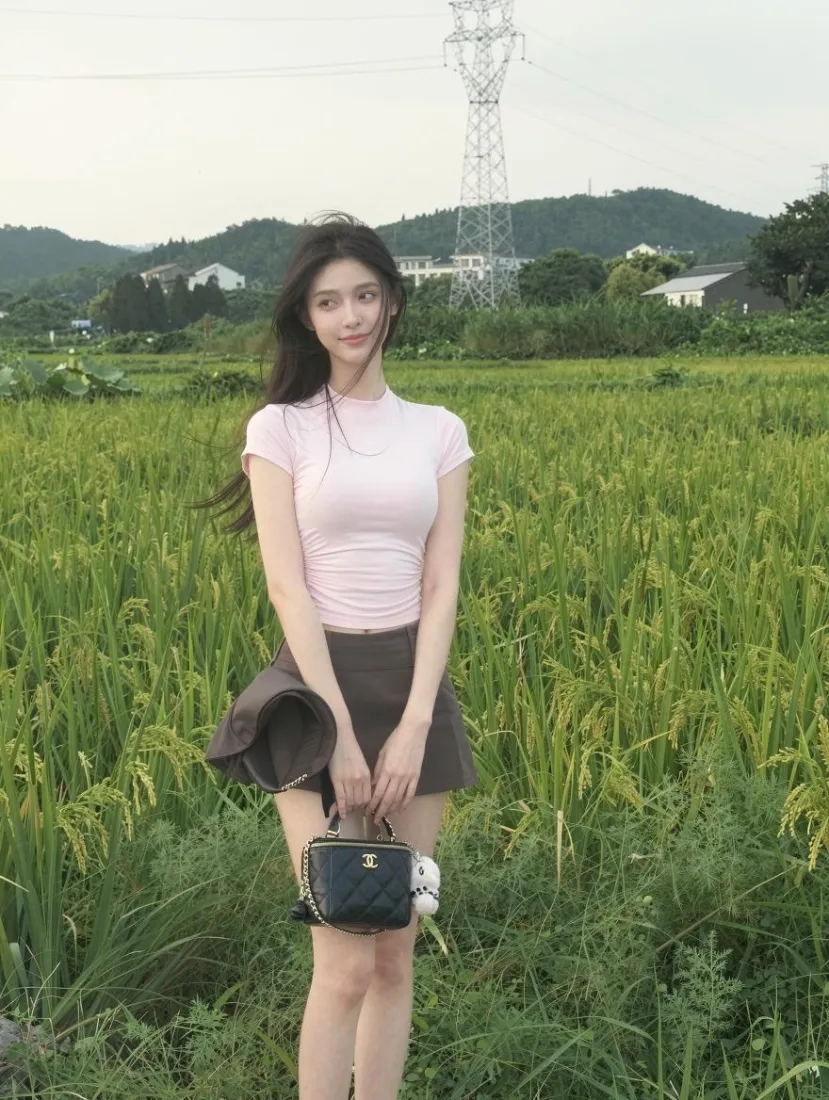 长发美女手机壁纸｜稻田背景图片 - 乡野户外「哲风壁纸」