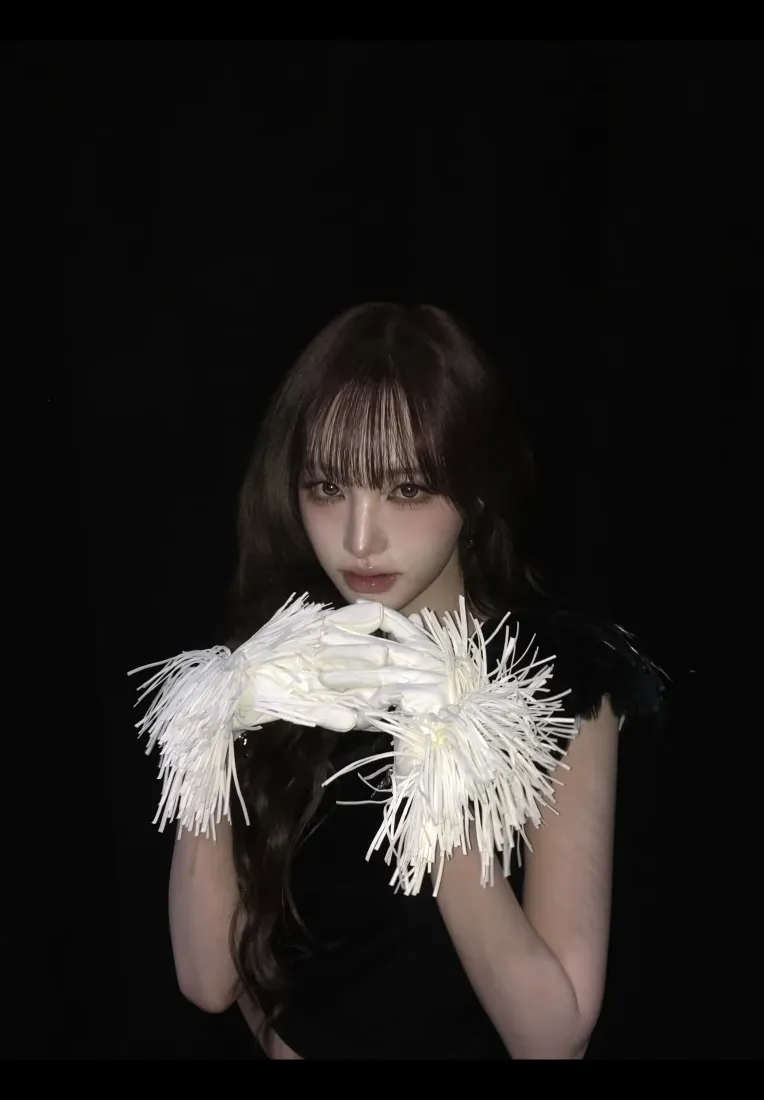 金志恒手机壁纸｜黑色背景图片 - 氛围感美女「哲风壁纸」