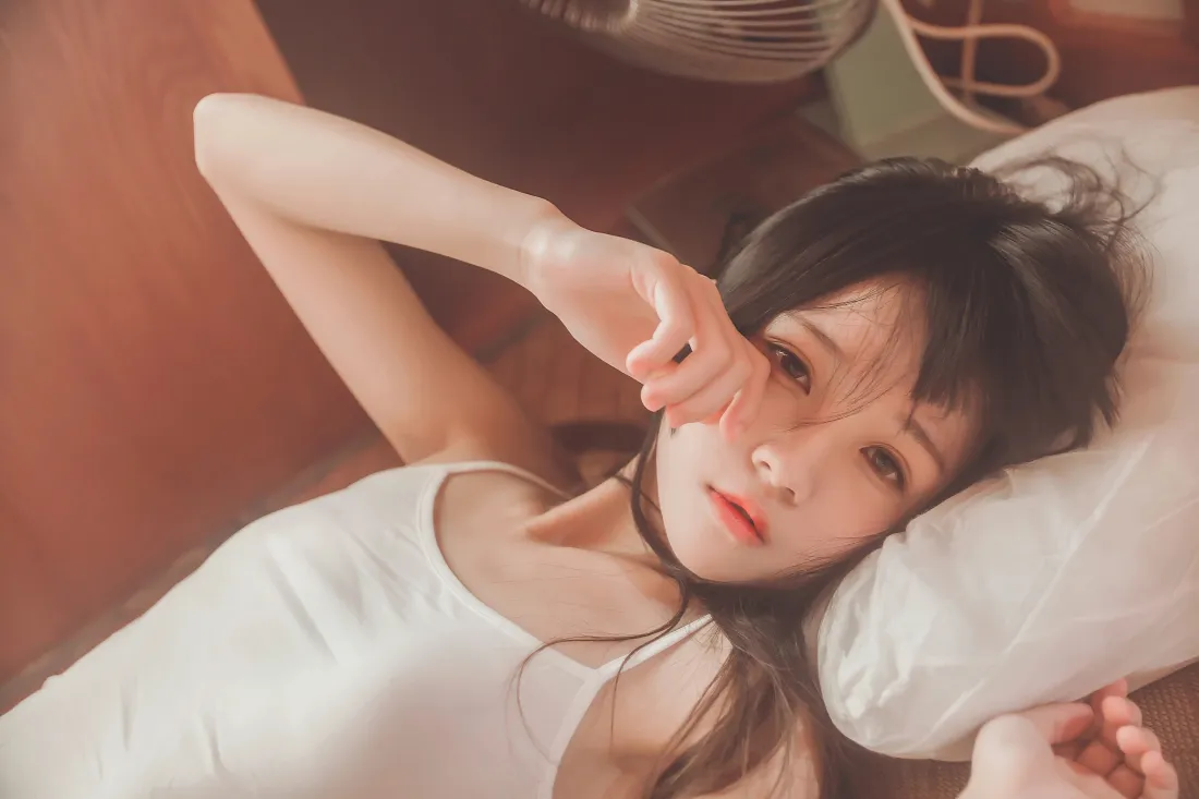 6k桜桃喵壁纸｜美少女背景图片 - 白色吊带「哲风壁纸」