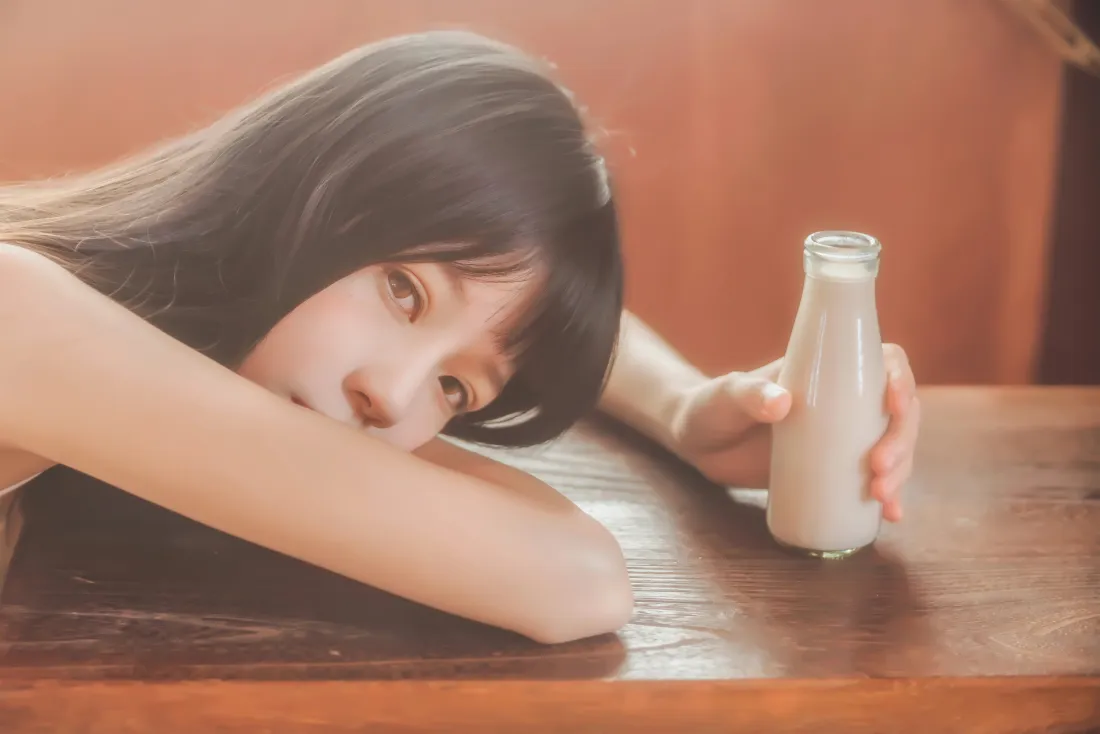 8k桜桃喵壁纸｜少女背景图片 - 暖调人像「哲风壁纸」