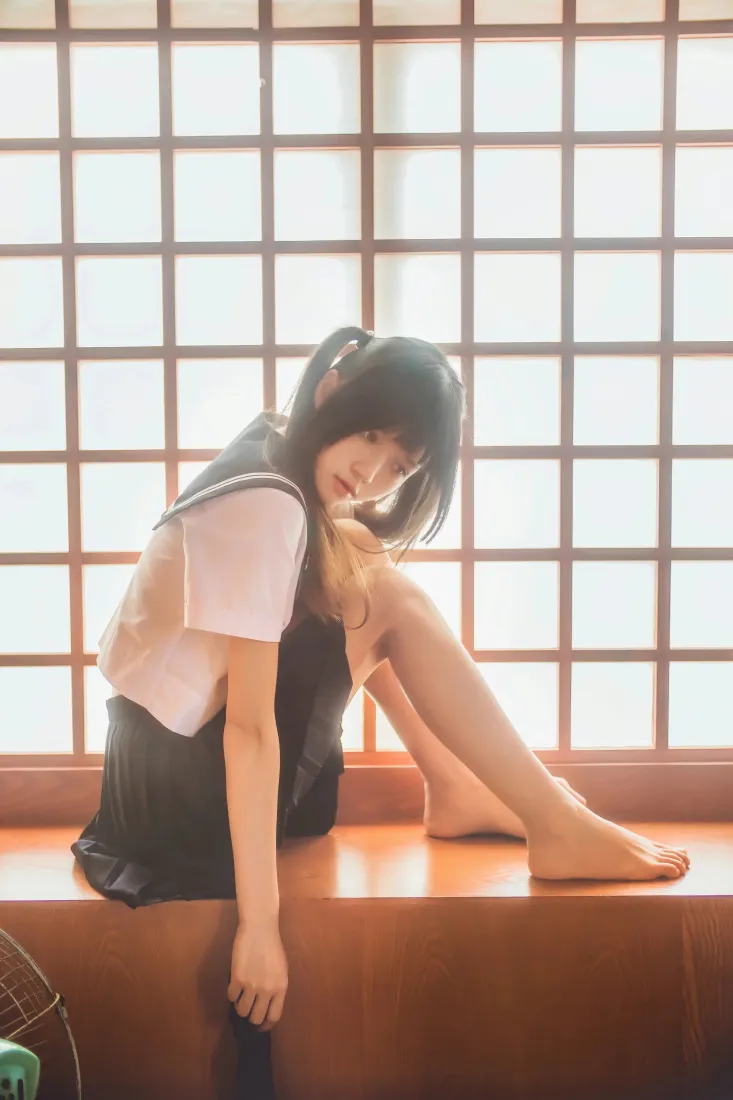 桜桃喵手机壁纸｜黑白JK背景图片 - 日式室内「哲风壁纸」