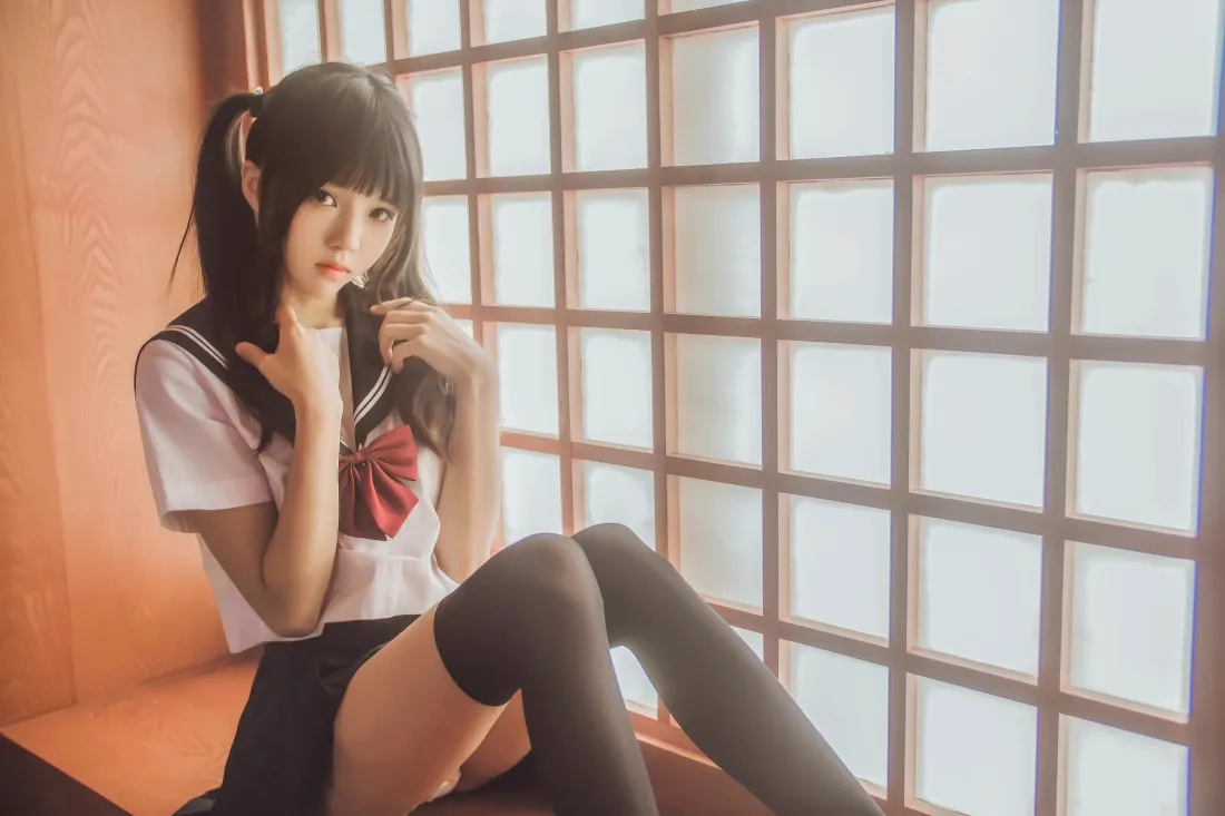 6k桜桃喵壁纸｜JK背景图片 - 黑丝过膝袜「哲风壁纸」