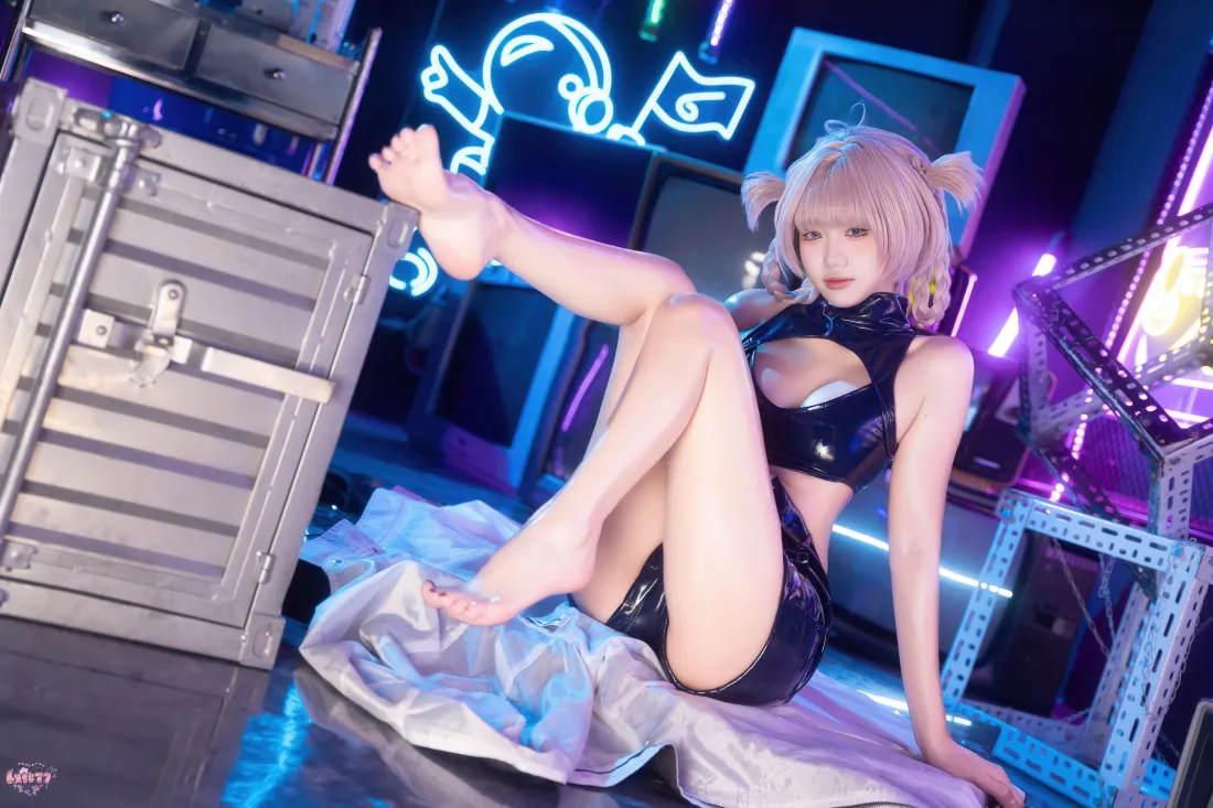 8kcos皮裤少女壁纸｜赛博霓虹背景图片 - 性感写真「哲风壁纸」