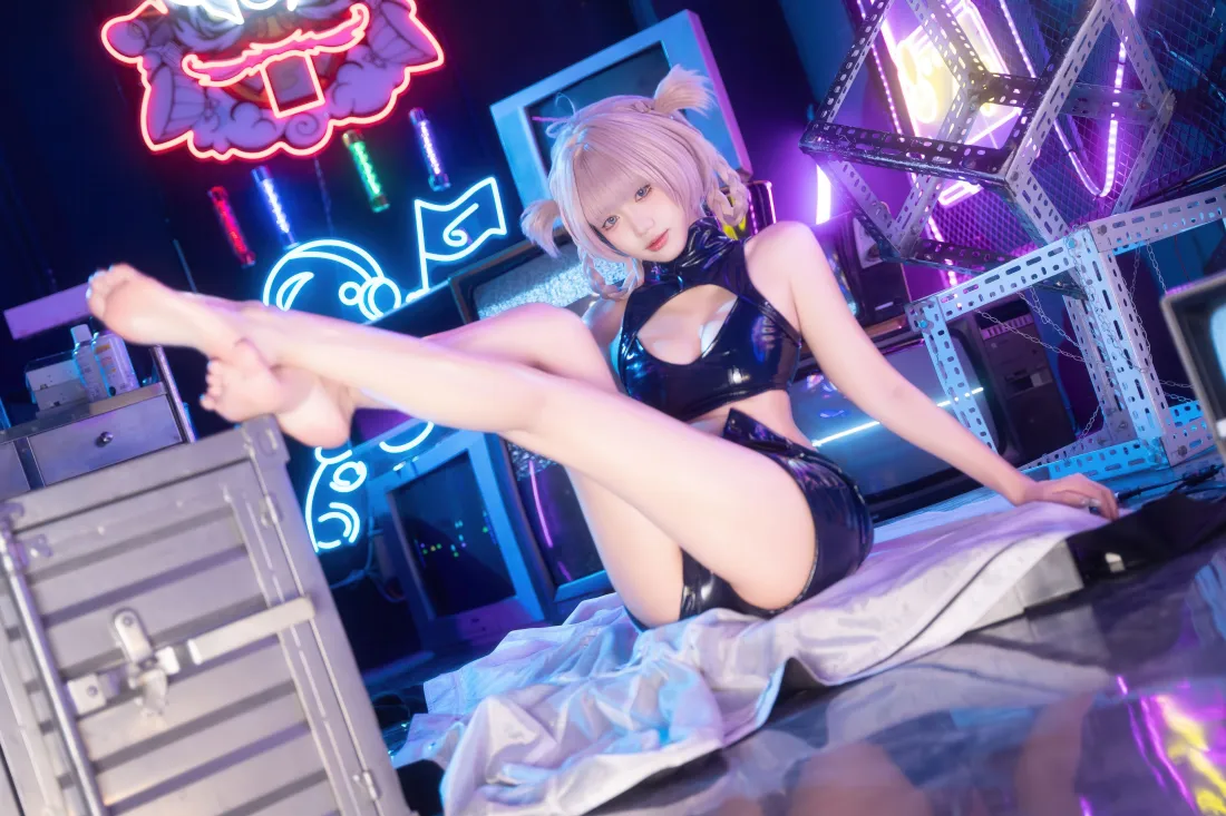 8kcosplay壁纸｜霓虹背景图片 - 皮裤兽耳少女「哲风壁纸」
