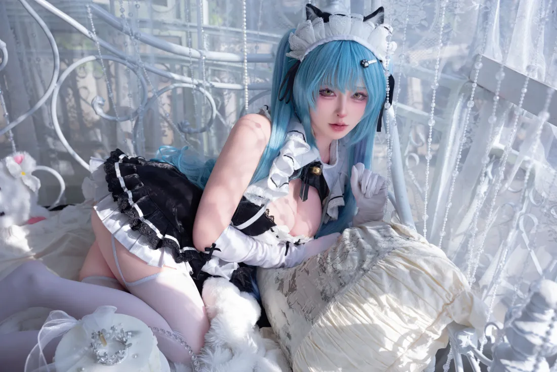 10k蓝发猫耳女仆cos壁纸｜女仆穿搭背景图片 - 女仆装白丝袜「哲风壁纸」