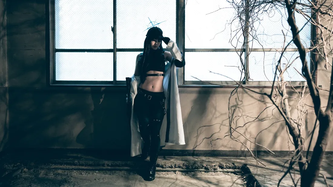 2k酷飒黑衣cos壁纸｜户外背景图片 - 阳光「哲风壁纸」