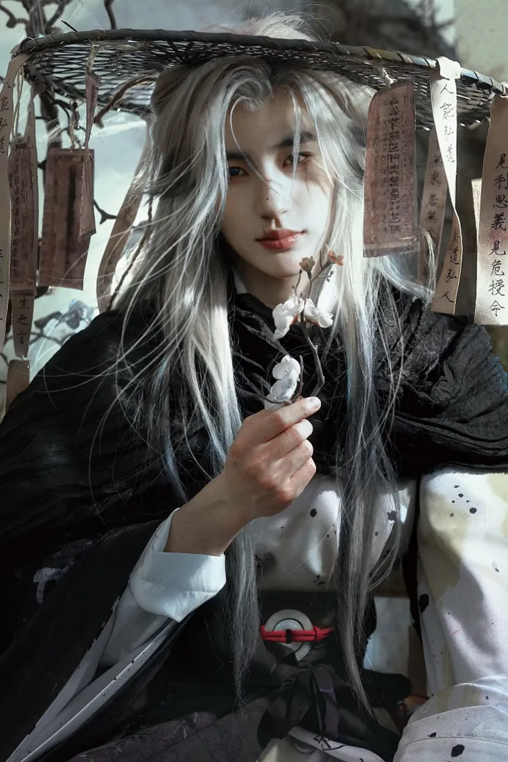 张翅手机壁纸｜古风帅哥背景图片 - 银发造型「哲风壁纸」