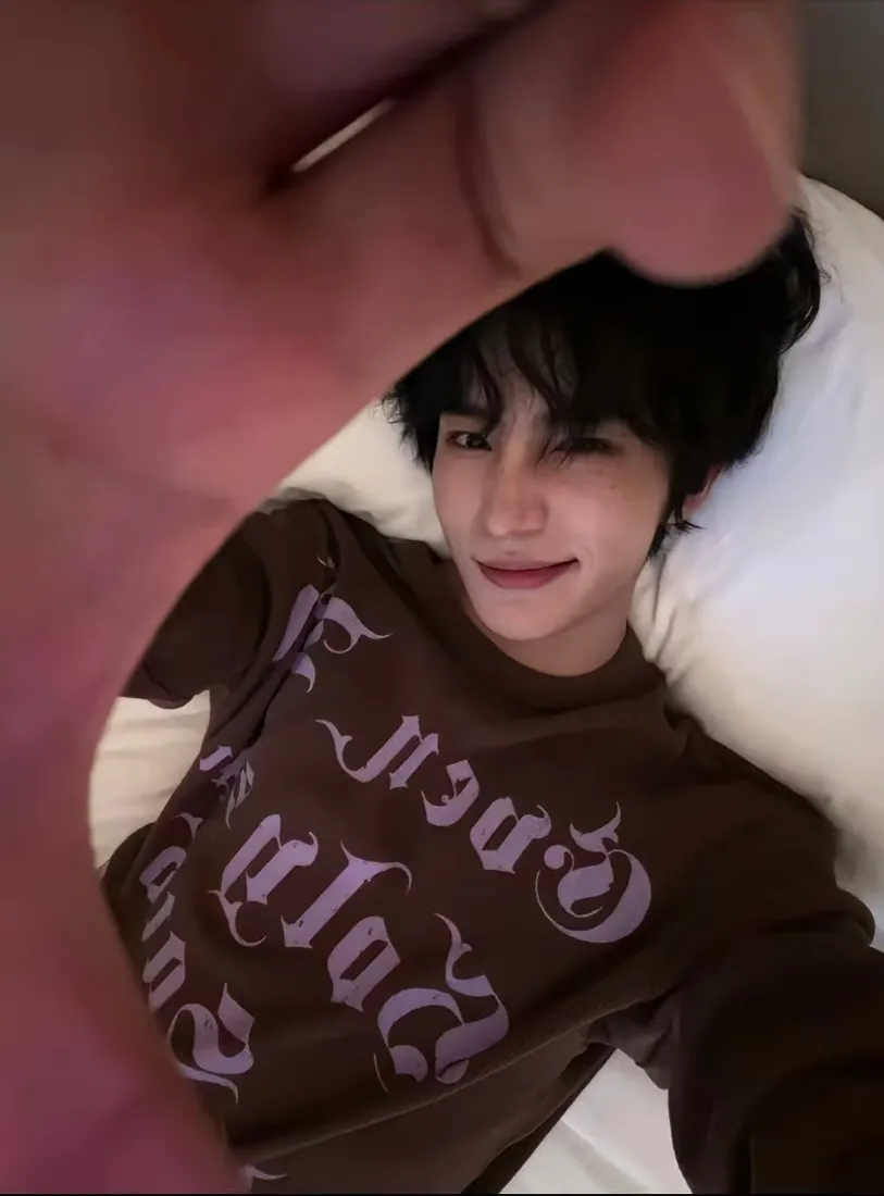 张翅手机壁纸｜帅哥背景图片 - 居家自拍「哲风壁纸」