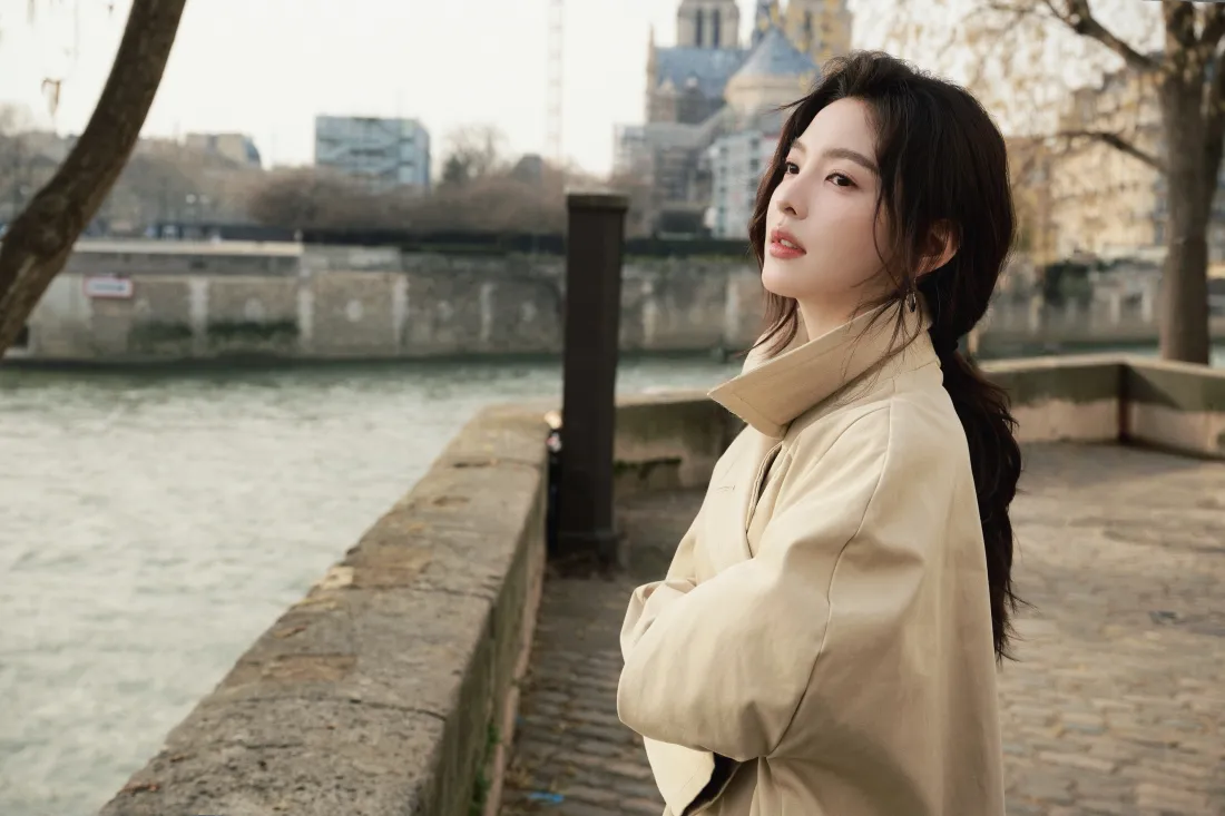 5k氛围感清冷美女壁纸｜城市河畔户外背景图片 - 平板「哲风壁纸」