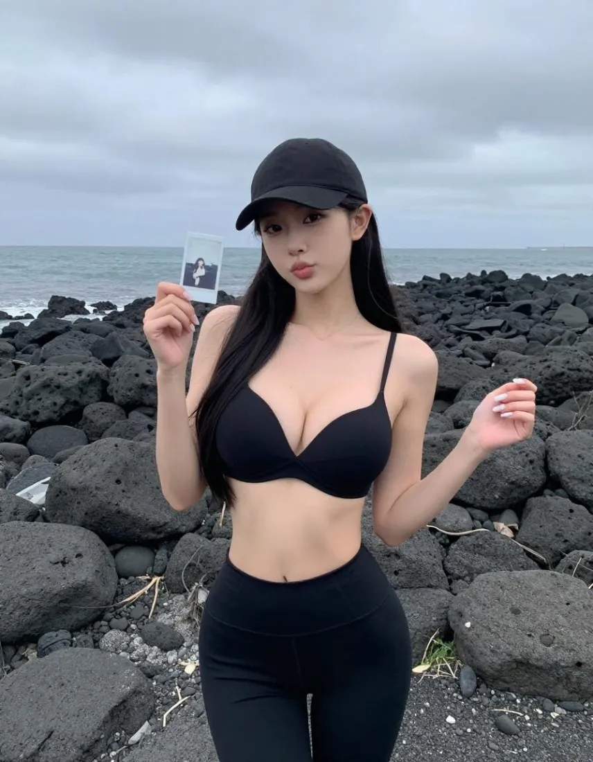 黑色穿搭御姐手机壁纸｜海边礁石背景图片 - 手机「哲风壁纸」