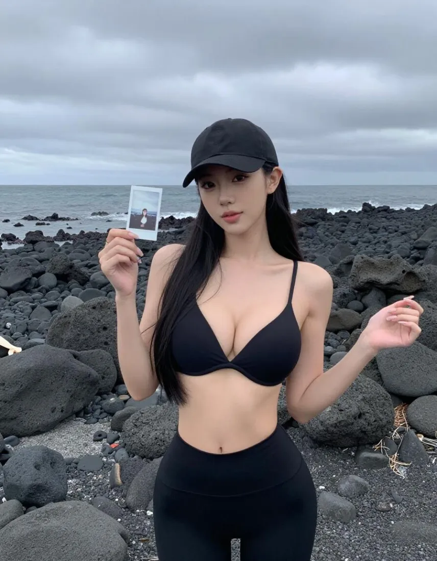 性感美女手机壁纸｜海边礁石背景图片 - 日常打卡「哲风壁纸」