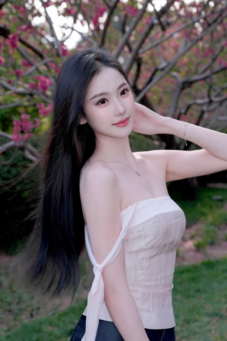 长发美女手机壁纸｜户外花树背景图片 - 气质甜妹「哲风壁纸」