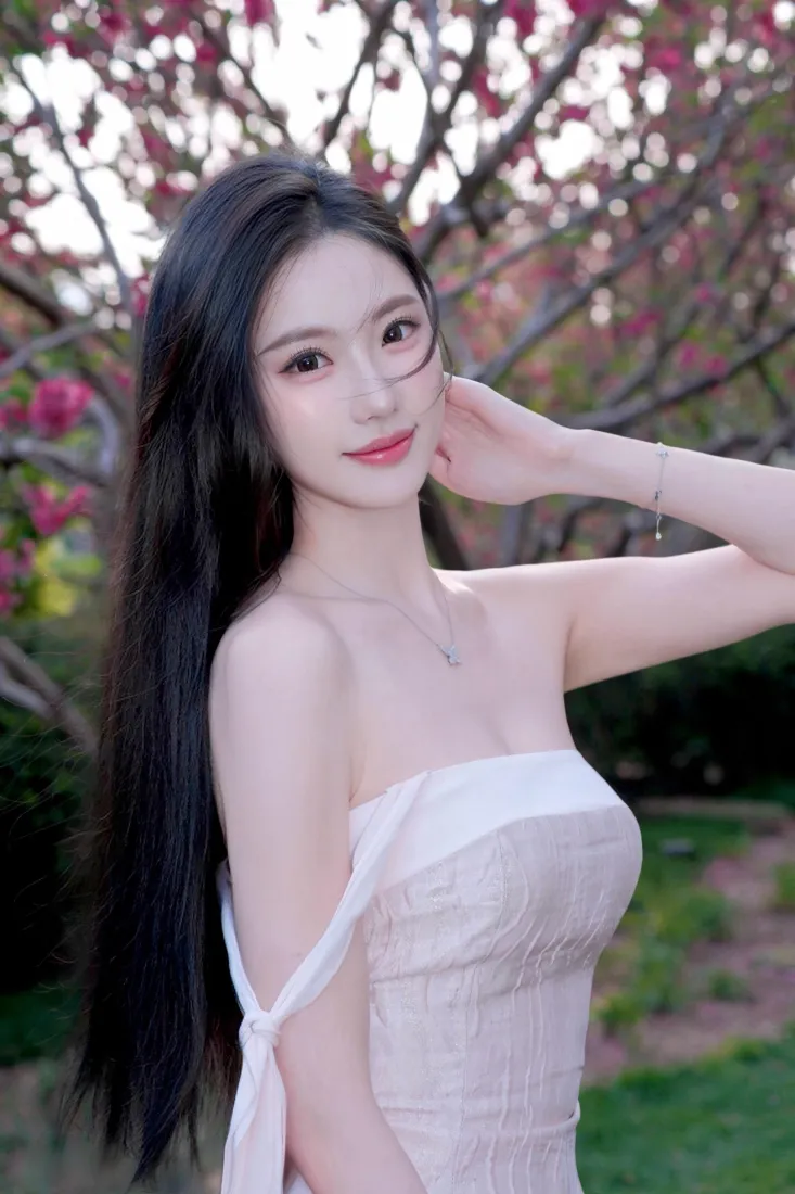 长发美女手机壁纸｜户外背景图片 - 樱花树下「哲风壁纸」