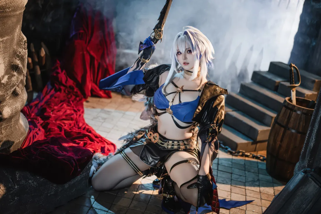 8k白发少女壁纸｜古堡室内背景图片 - 酷炫cosplay「哲风壁纸」