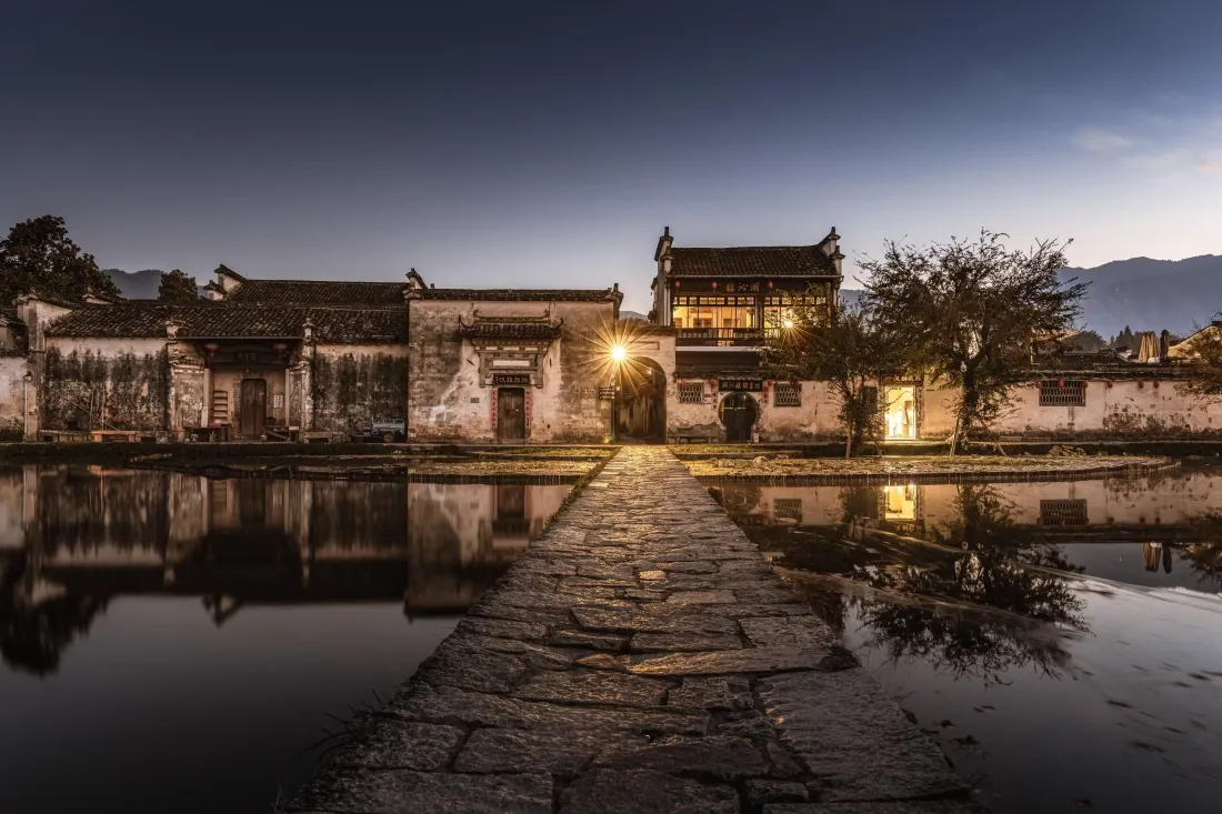 3k江南古村壁纸｜夜晚背景图片 - 水面倒影「哲风壁纸」
