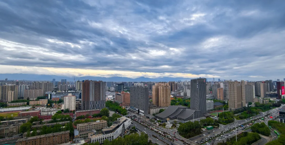 4k城市风光壁纸｜俯瞰背景图片 - 多云天空「哲风壁纸」