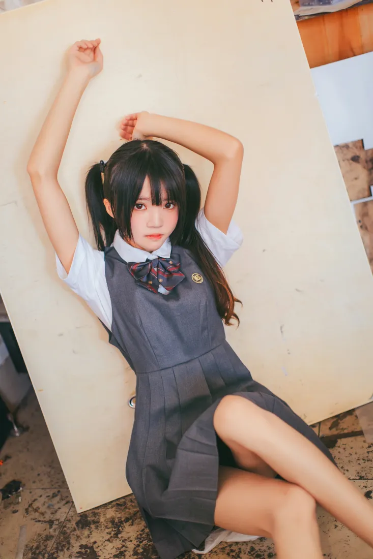 桜桃喵手机壁纸｜jk背景图片 - 灰色jk校服「哲风壁纸」