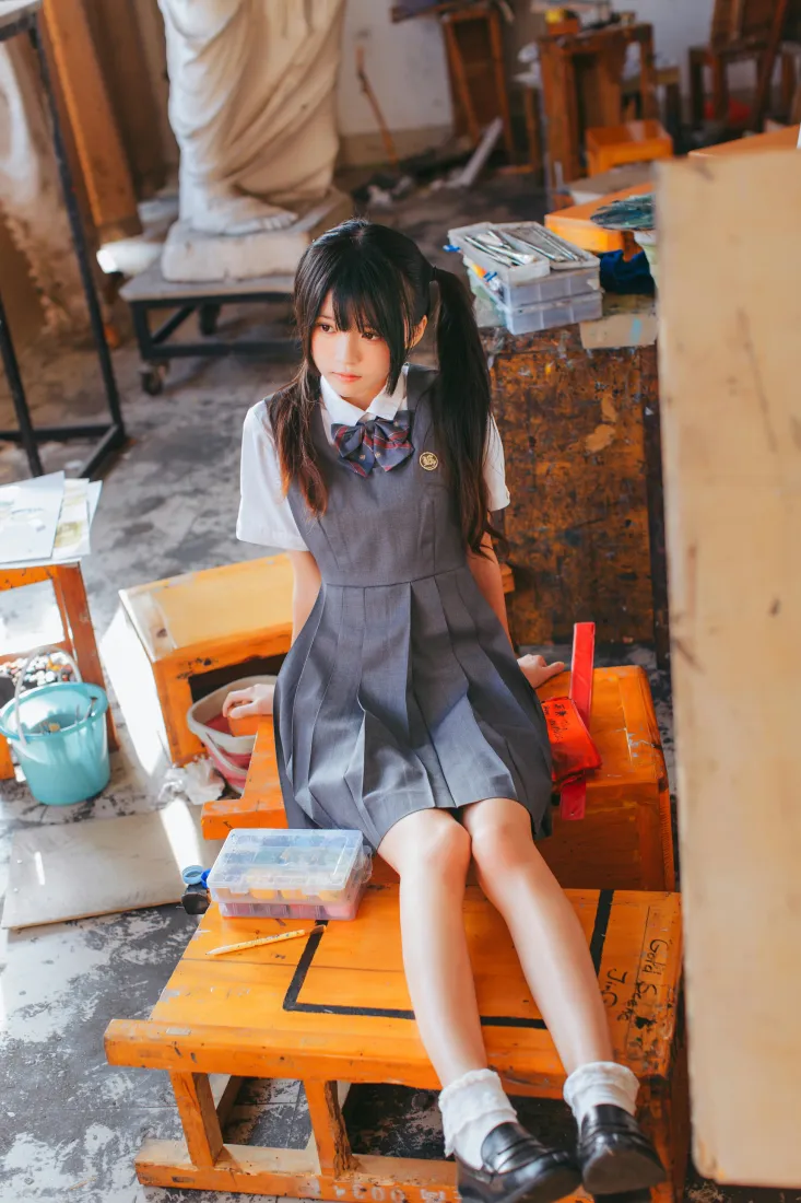 桜桃喵手机壁纸｜灰色jk背景图片 - 少女「哲风壁纸」