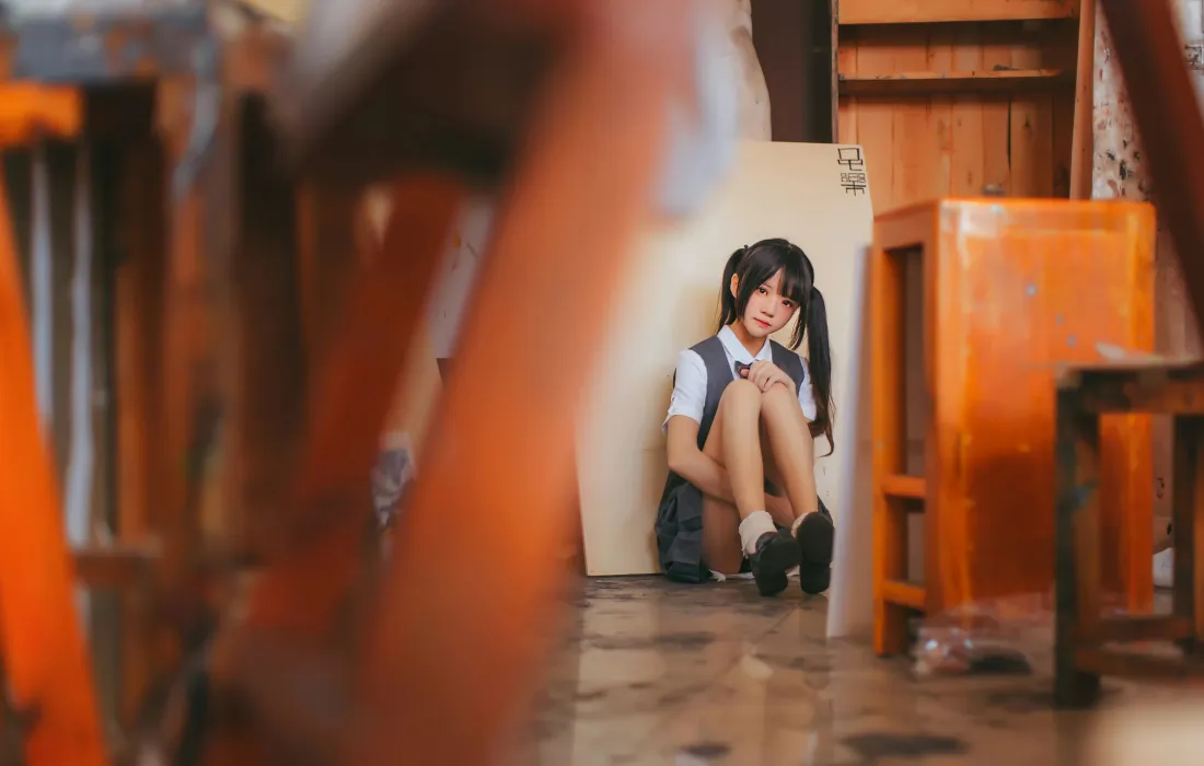 5k桜桃喵壁纸｜灰色jk背景图片 - 校服少女「哲风壁纸」