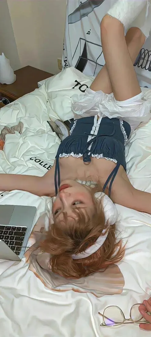 金发美女手机壁纸｜慵懒背景图片 - 卧室休闲「哲风壁纸」