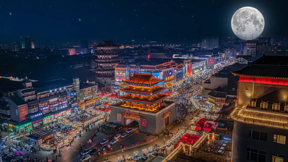 3k开封夜景壁纸｜古都城市背景图片 - 月夜满月「哲风壁纸」