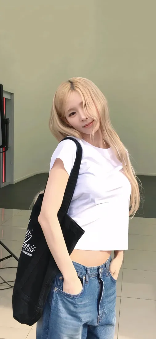 赵美延手机壁纸｜韩国爱豆背景图片 - 休闲穿搭「哲风壁纸」