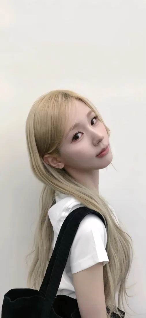 赵美延手机壁纸｜纯色背景图片 - 韩国爱豆「哲风壁纸」