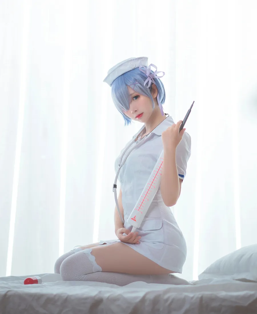蕾姆cosplay手机壁纸｜护士制服背景图片 - 面饼仙儿「哲风壁纸」